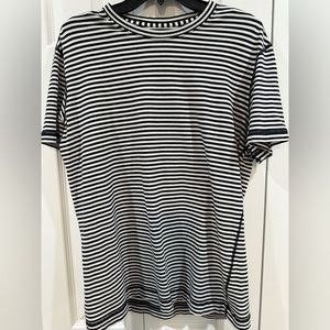 Lululemon men’s Tshirt